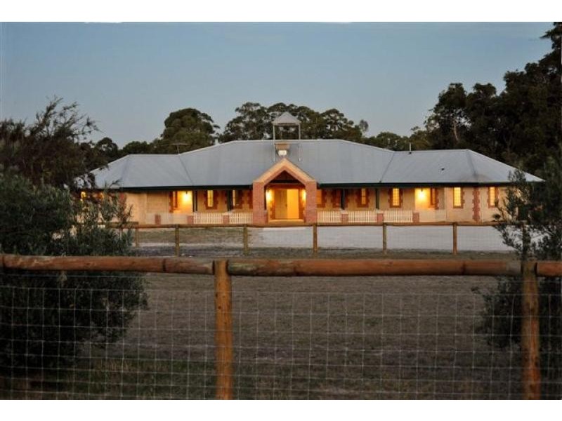 76 Fergusson Cl, West Swan WA 6055