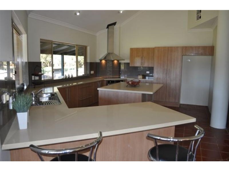 76 Fergusson Cl, West Swan WA 6055