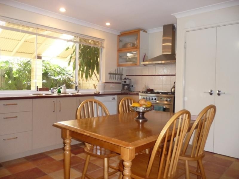 92 Houghton Dve, Carramar WA 6031