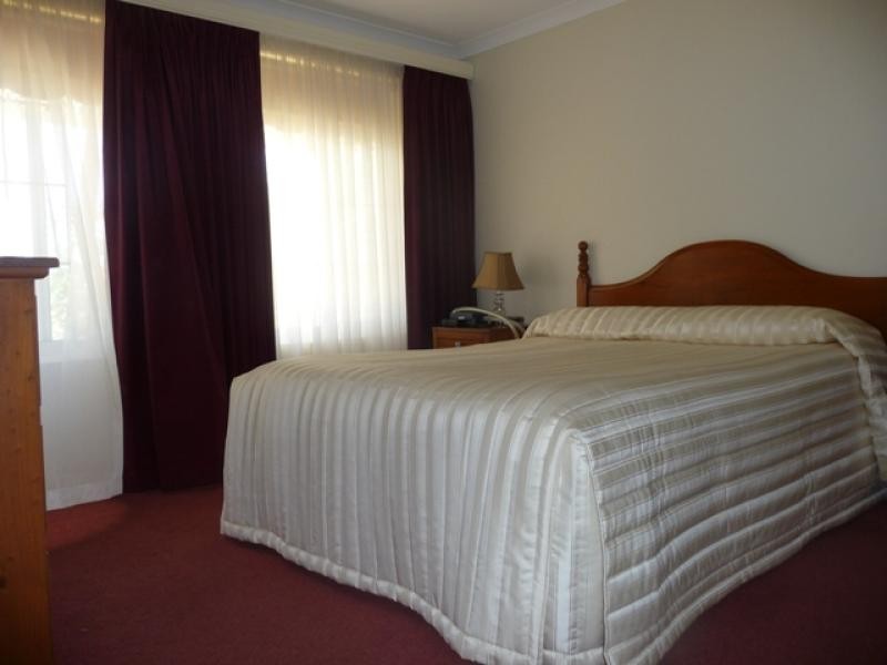 92 Houghton Dve, Carramar WA 6031