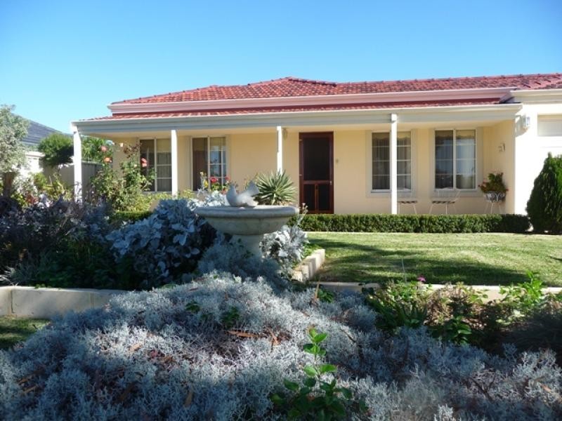 92 Houghton Dve, Carramar WA 6031