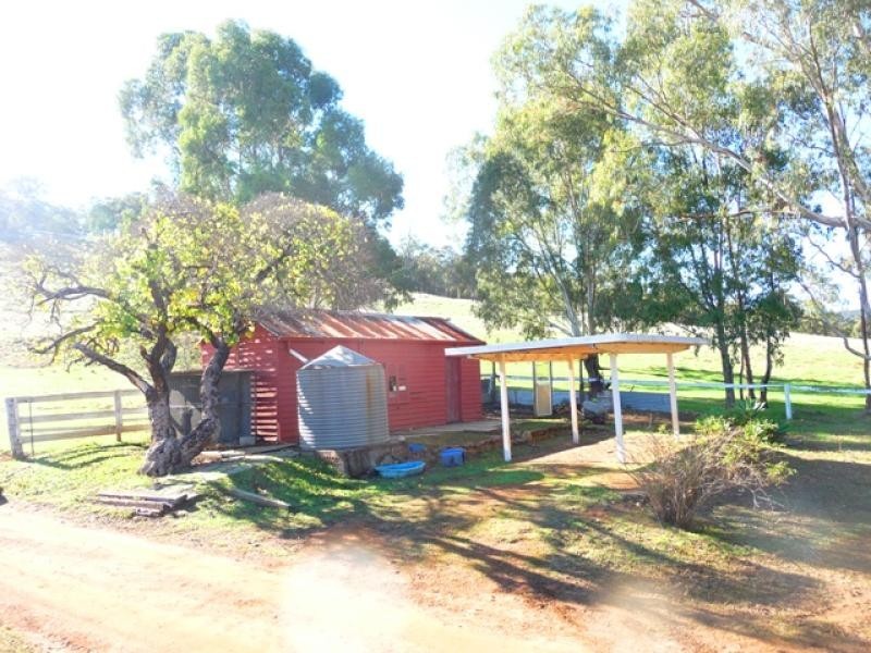 147 Chittering Valley Rd, Chittering WA 6084