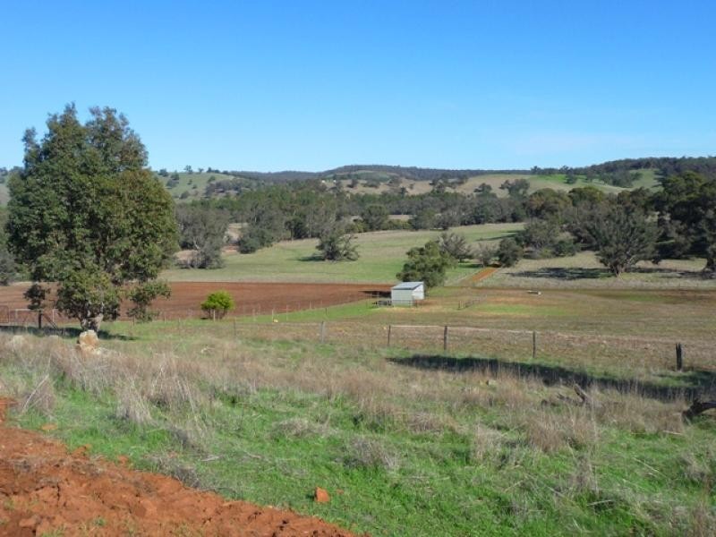 147 Chittering Valley Rd, Chittering WA 6084
