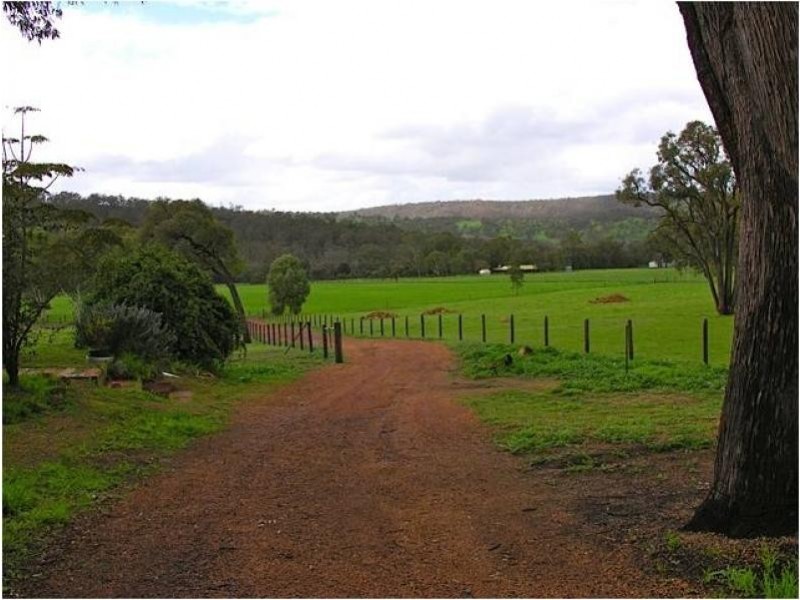 691 Chittering Valley Rd, Lower Chittering WA 6084