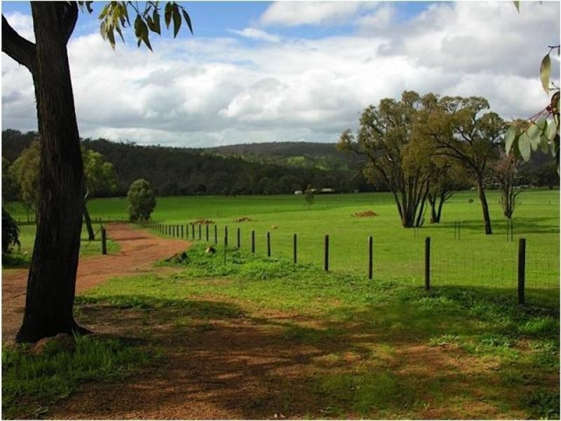 691 Chittering Valley Rd, Lower Chittering WA 6084