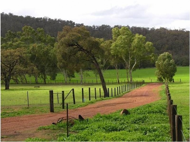 691 Chittering Valley Rd, Lower Chittering WA 6084
