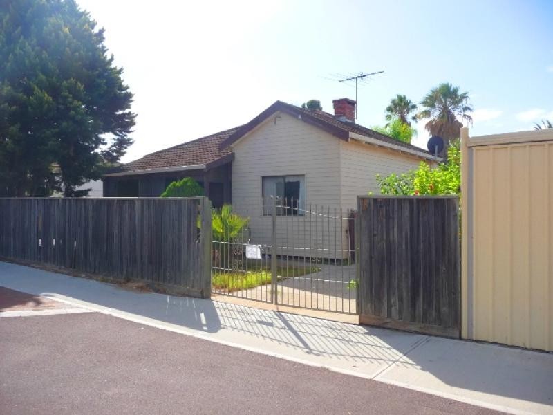 2 Chittering Rd, Bullsbrook WA 6084