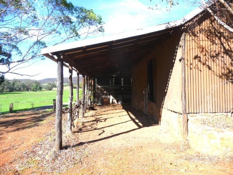 160 Chittering Valley Rd, Lower Chittering WA 6084