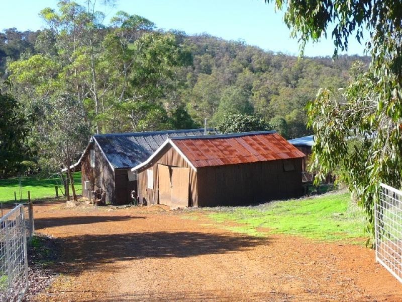 160 Chittering Valley Rd, Lower Chittering WA 6084