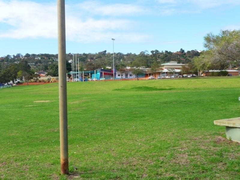 43 Amherst Rd, Swan View WA 6056