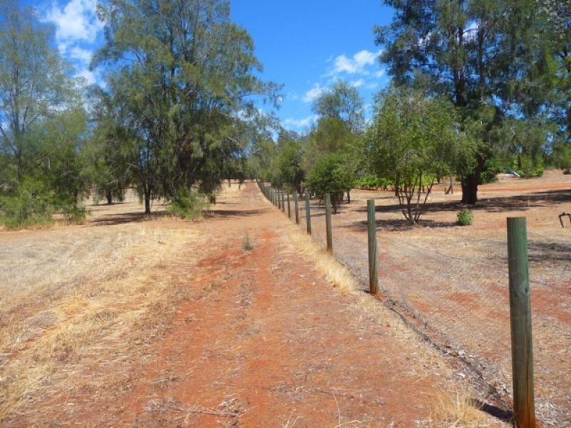 11 Clune Rd, Bindoon WA 6502