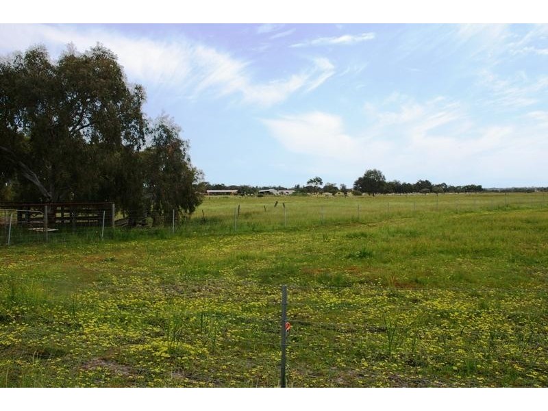 212 Ellenbrook road, Bullsbrook WA 6084