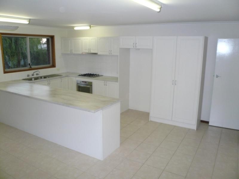 4 FRANCINE STREET, Australind WA 6233