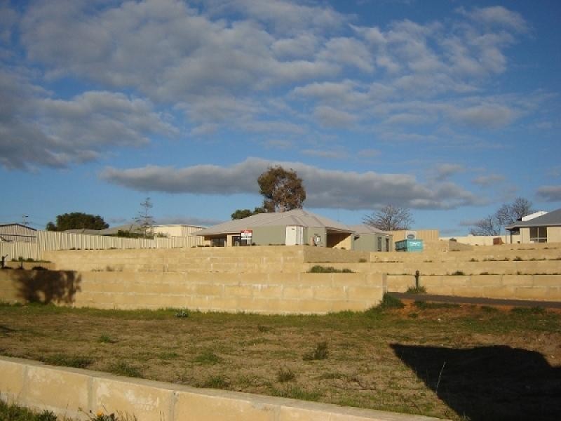1 Heavenly Court, Australind WA 6233