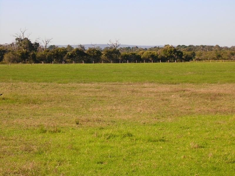 13 Sherlock Place, Harvey WA 6220