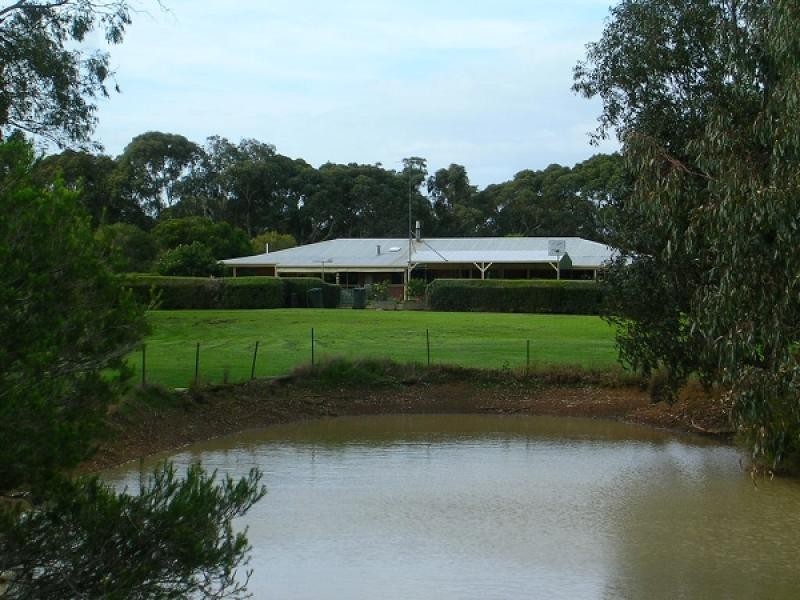 8 MALLOKUP ROAD, Capel WA 6271