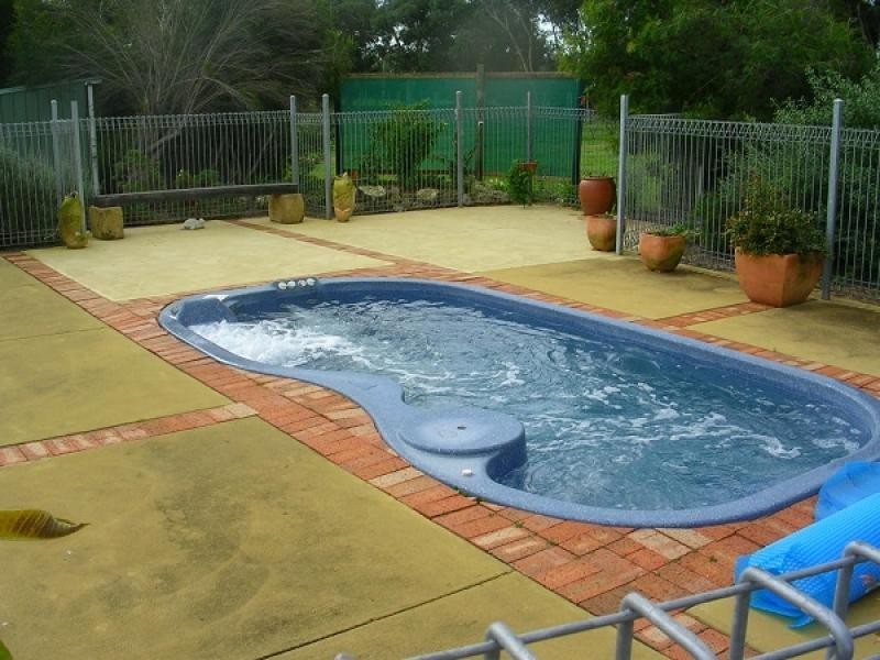 8 MALLOKUP ROAD, Capel WA 6271