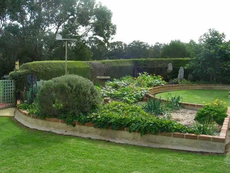 8 MALLOKUP ROAD, Capel WA 6271