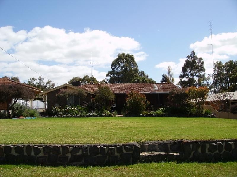 9 Cooks Way, Harvey WA 6220