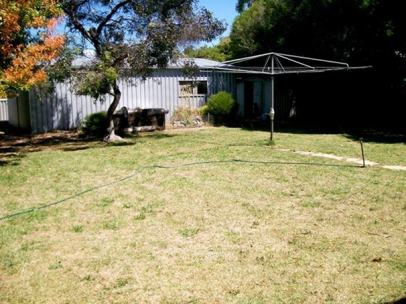 17 Clarke Street, Burekup WA 6227