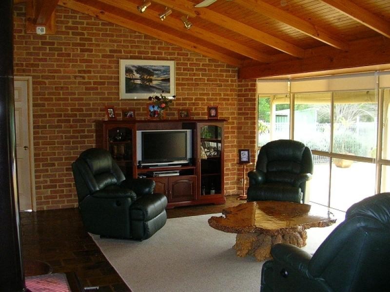 8 Mallokup Road, Capel WA 6271