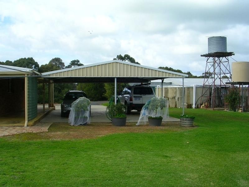 8 Mallokup Road, Capel WA 6271