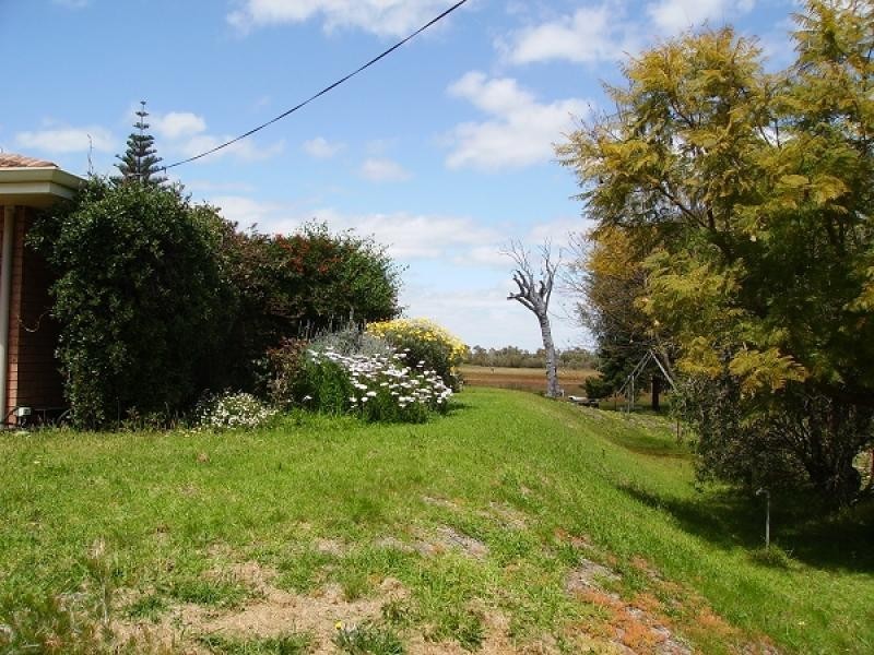 13 Sherlock Place, Harvey WA 6220