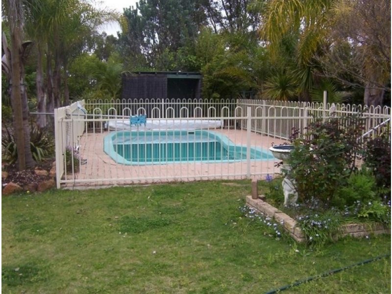 10 Lee Steere Drive, Boyup Brook WA 6244