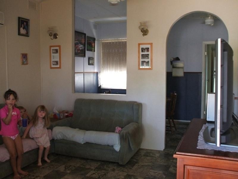 8 LUKIS PLACE, Carnarvon WA 6701