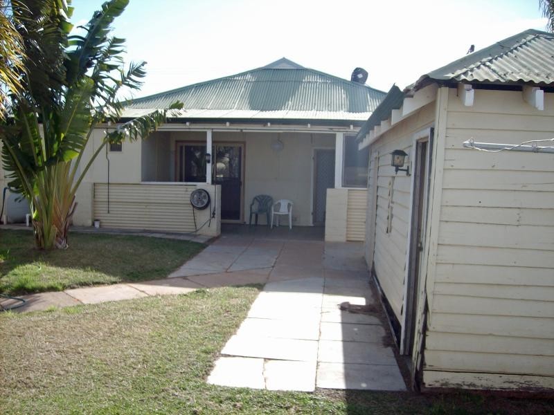65 CLEAVER STREET, South Carnarvon WA 6701