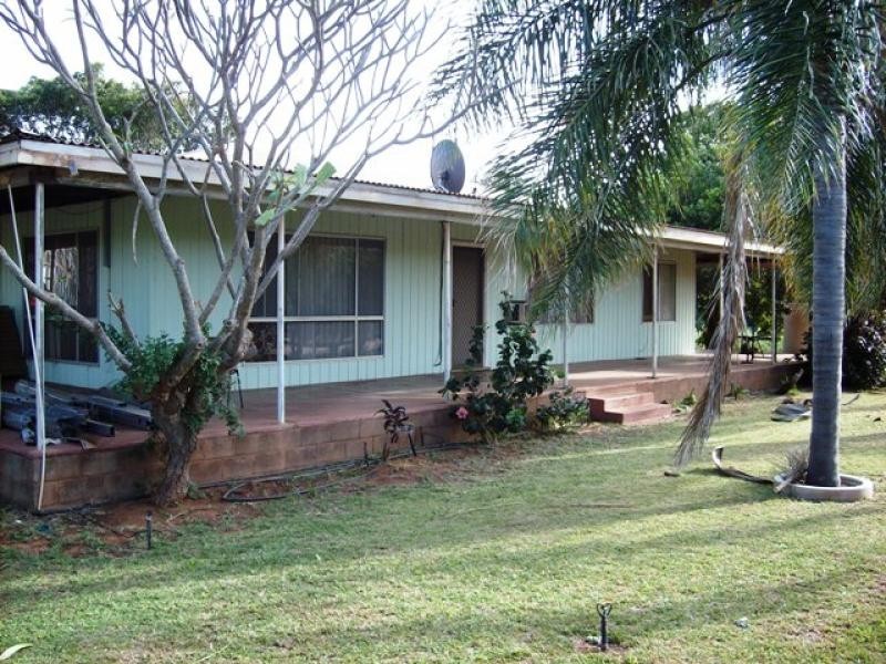 105 MCGLADES ROAD, Carnarvon WA 6701