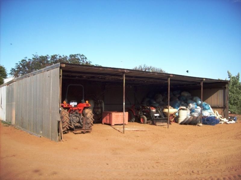 105 MCGLADES ROAD, Carnarvon WA 6701