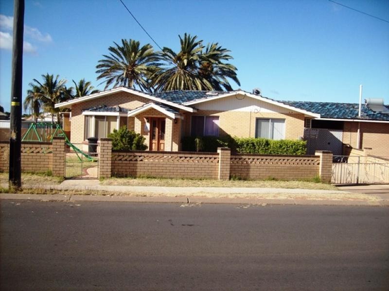 4 WHITLOCK STREET, Carnarvon WA 6701