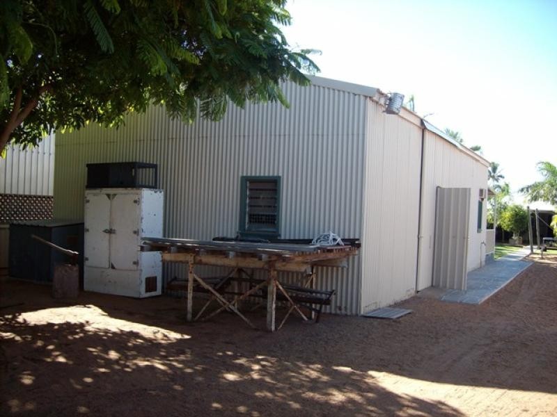 16 RICHARDSON STREET, Carnarvon WA 6701