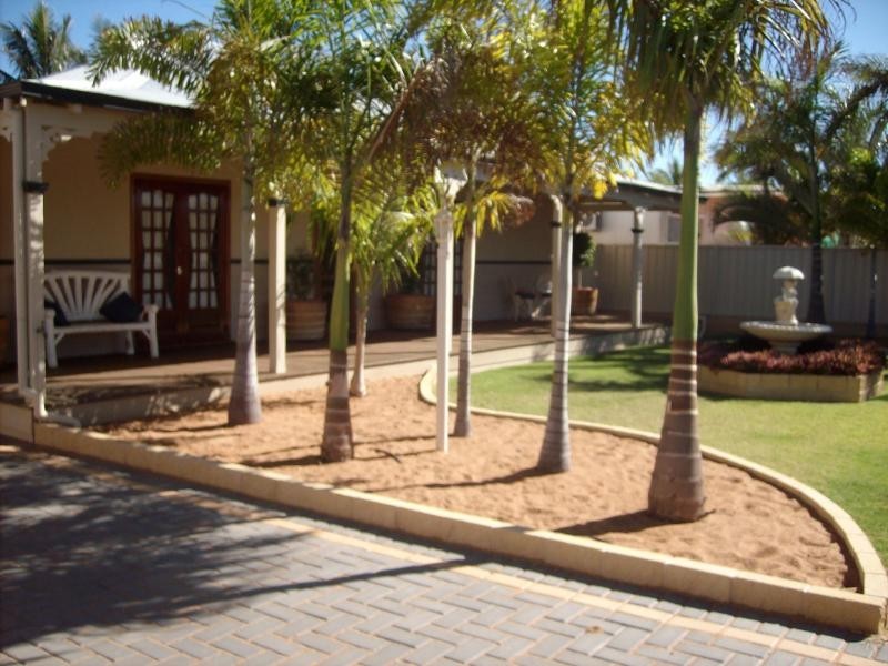 16 RICHARDSON STREET, Carnarvon WA 6701