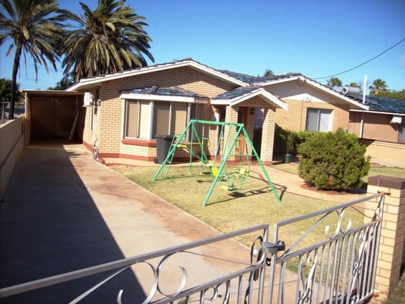 4 Whitlock Street, Carnarvon WA 6701