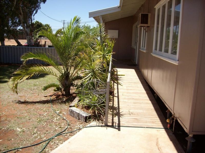 Unit B/24 HUBBLE STREET, Carnarvon WA 6701