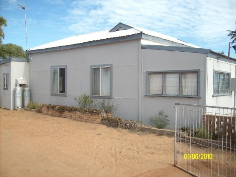 6 CROWTHER STREET, Carnarvon WA 6701