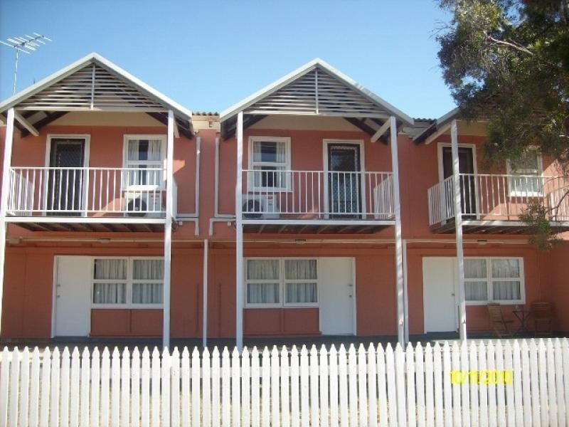 Unit DEF/5 HEARN PLACE, Carnarvon WA 6701