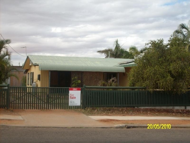 33 DOUGLAS STREET, Carnarvon WA 6701