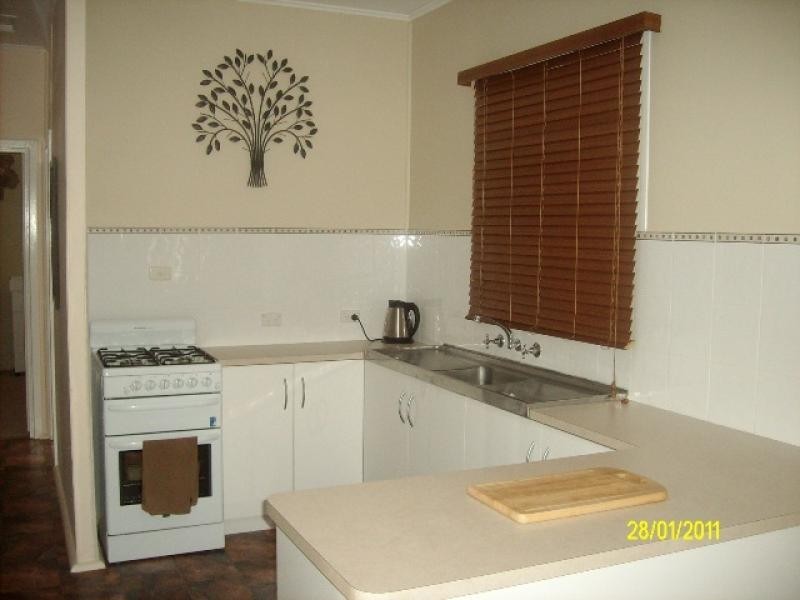 8 MILLS AVENUE, Carnarvon WA 6701