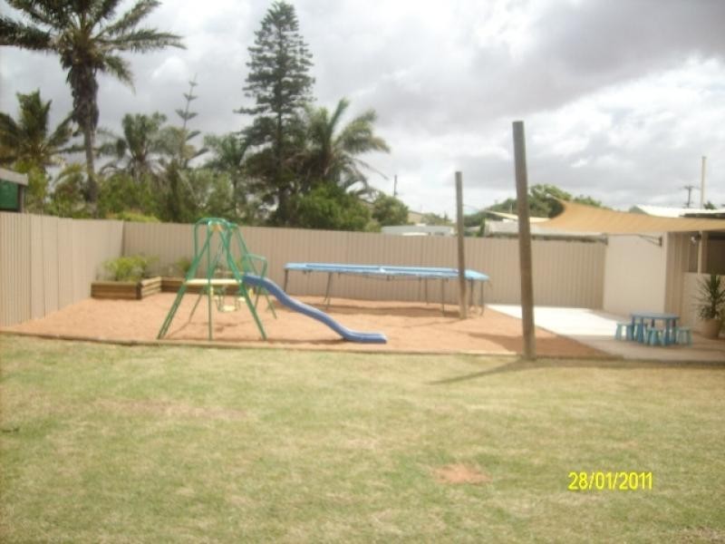 8 MILLS AVENUE, Carnarvon WA 6701