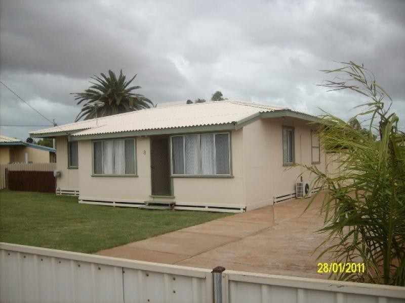 8 MILLS AVENUE, Carnarvon WA 6701