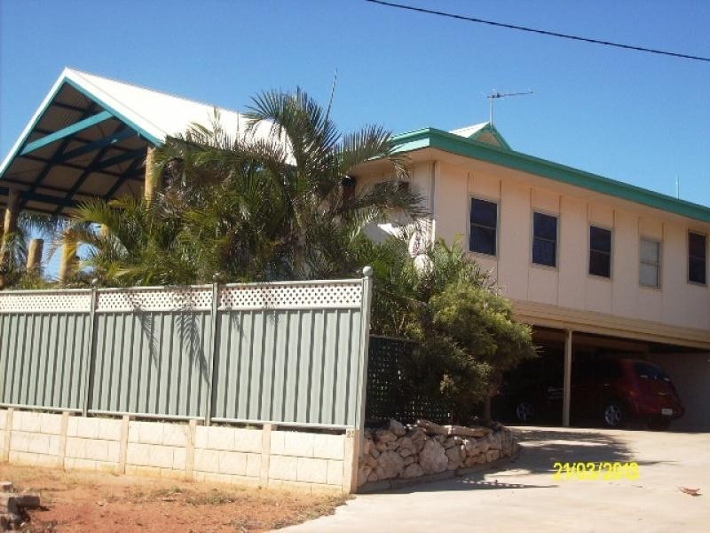 21 CRAGGS COURT, Carnarvon WA 6701