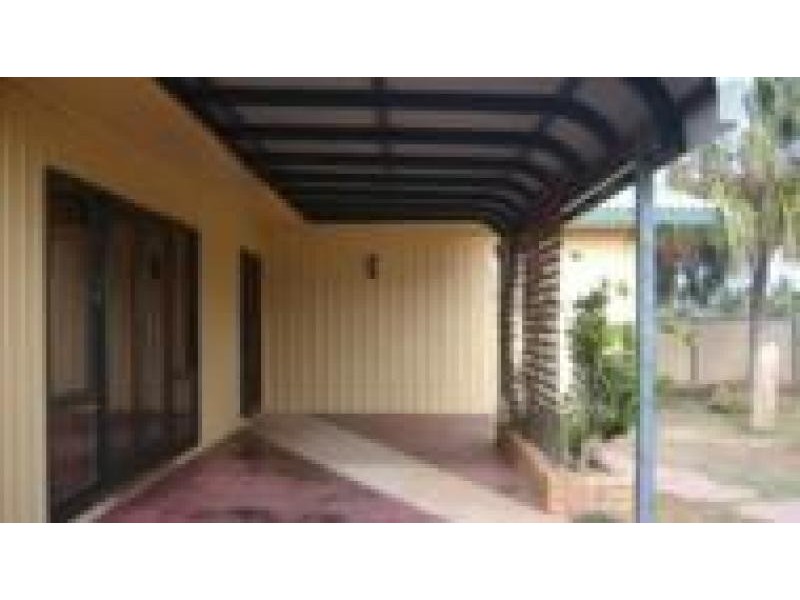 33 DOUGLAS STREET, SOUTH, Carnarvon WA 6701