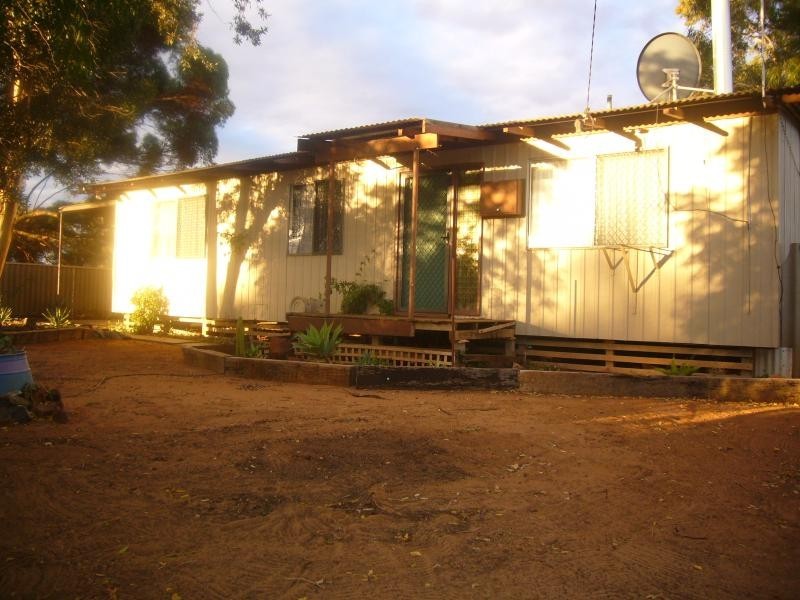 128 ROBERTS STREET, Norseman WA 6443