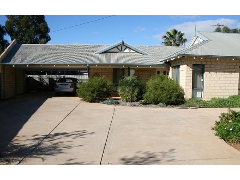 38 a Rosenberg Cr, Lamington WA 6430