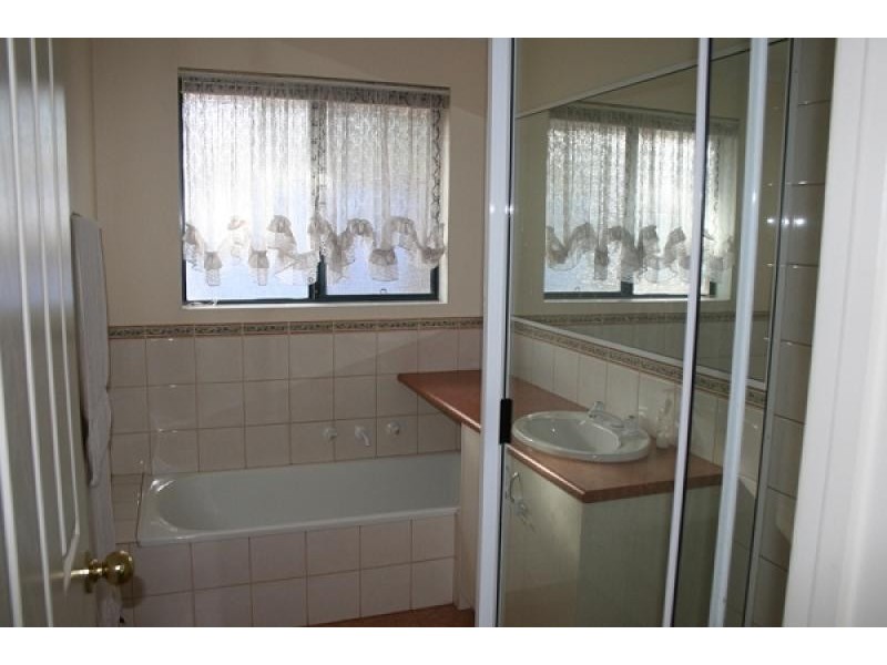 38 a Rosenberg Cr, Lamington WA 6430