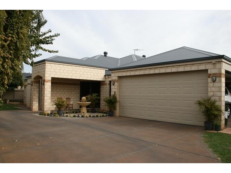 16 Henneker Drive, Kalgoorlie WA 6430