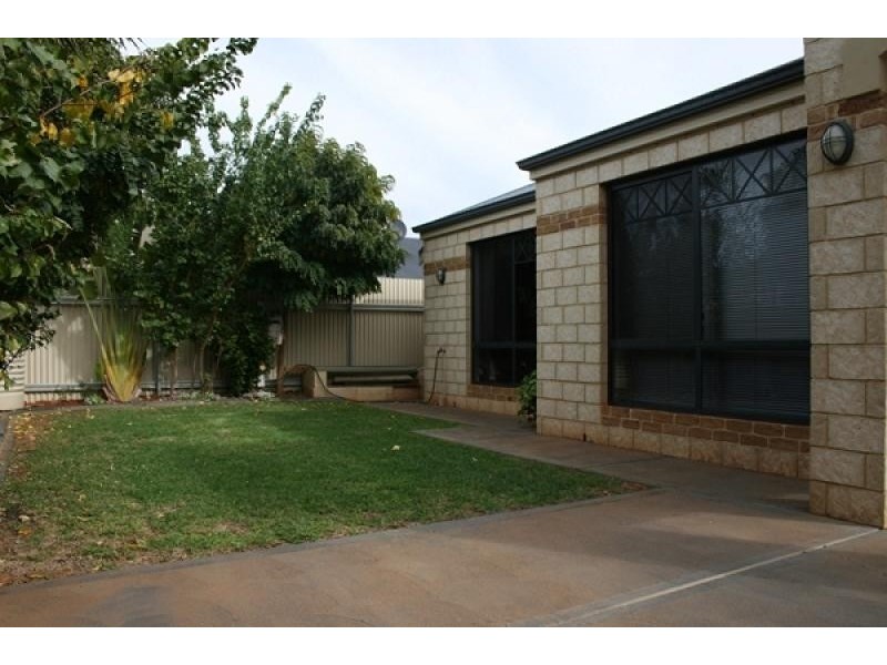 16 Henneker Drive, Kalgoorlie WA 6430